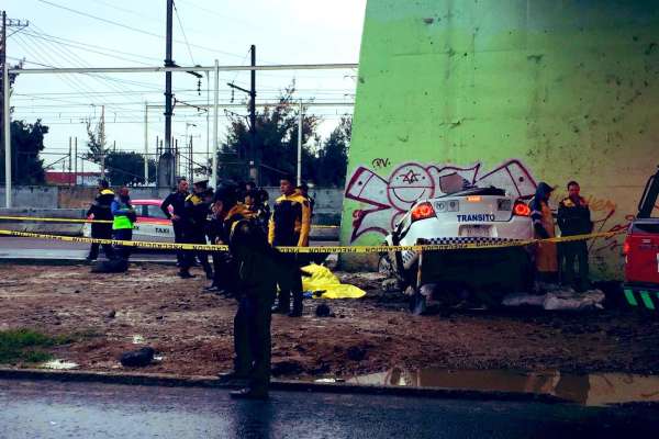 Mueren dos policías  tras impactarse en puente de calzada Zaragoza
