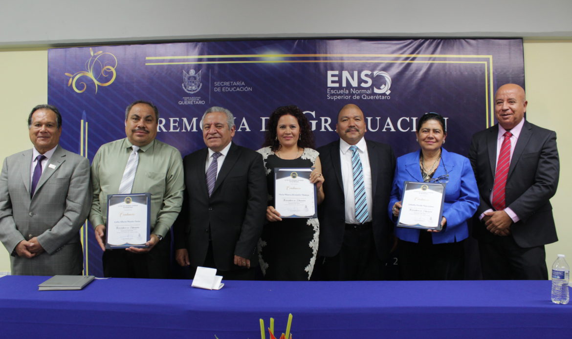 Se gradúan nuevos Licenciados en Educación Secundaria de la ENSQ