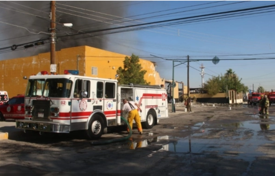 En Ciudad Juárez, Chihuahua se incendia bodega con aceites comestibles