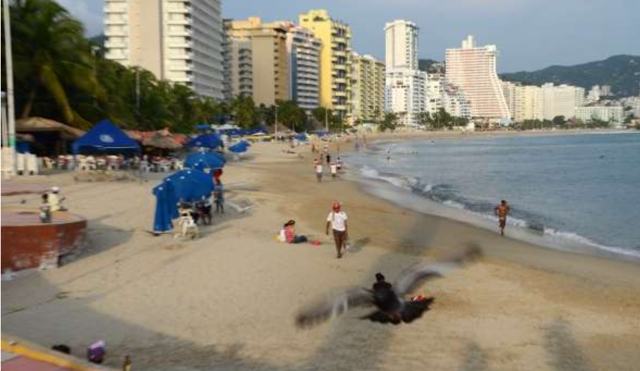 En Acapulco muere turista al caer de un décimo piso
