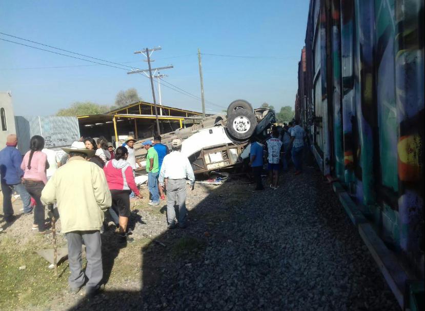 ¡Al Momento! Van 8 muertos en Querétaro, chofer intenta ganarle el paso al tren  