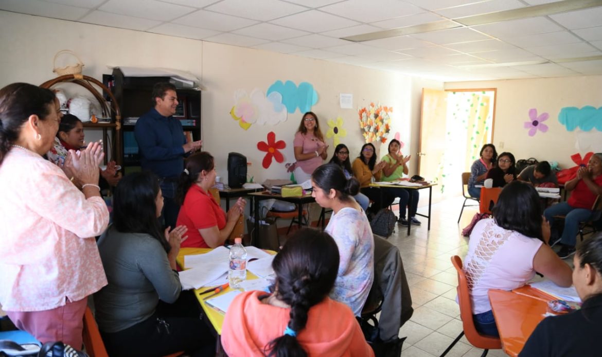 En Tequisquiapan visitó Toño Mejía a las mujeres promotoras de educación inicial 