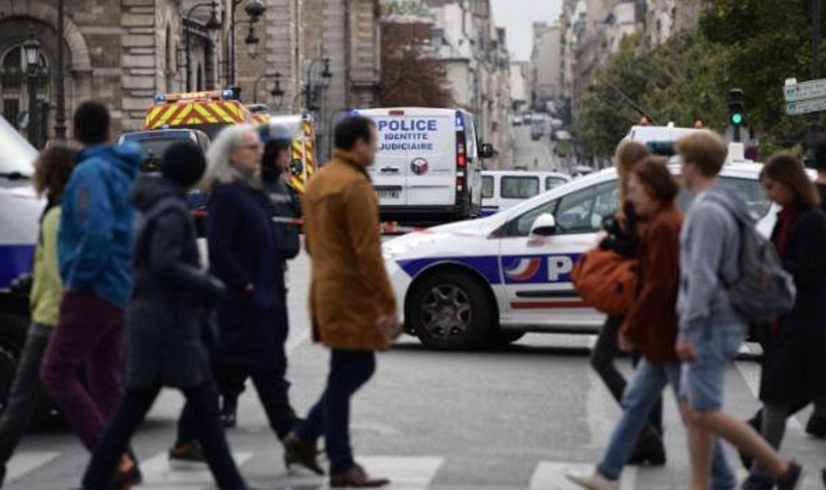 En París hombre mata a cuatro policías 