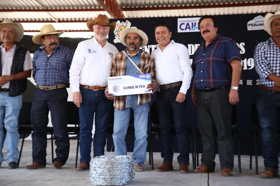 SEDEA entrega apoyos a productores del municipio de Peñamiller