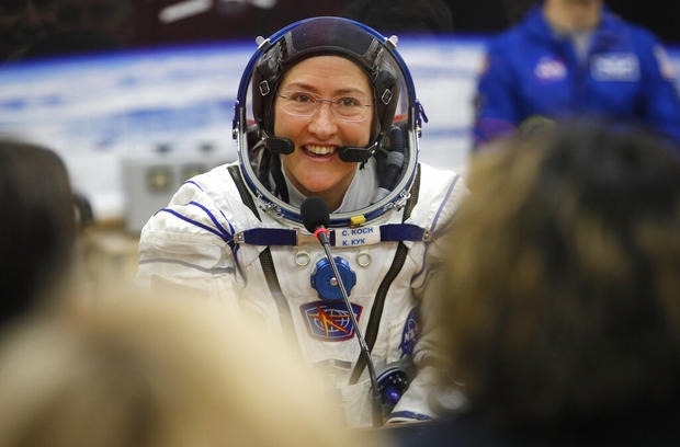 Astronauta impone récord de mujer con más tiempo en espacio