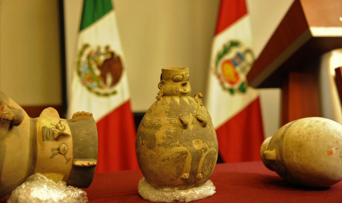El Gobierno de México restituye a la República de Perú 37 piezas de sus antiguas culturas