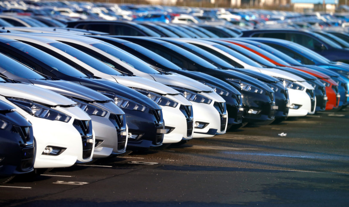 Caen 8.3% ventas de autos en diciembre