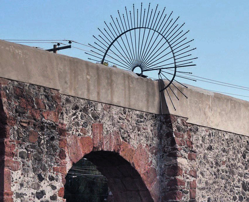 Instalan protección en los Arcos de Querétaro