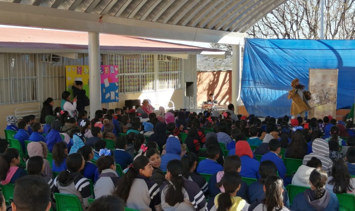 SECULT entrega acervo bibliográfico en escuelas de Santa Rosa Jáuregui