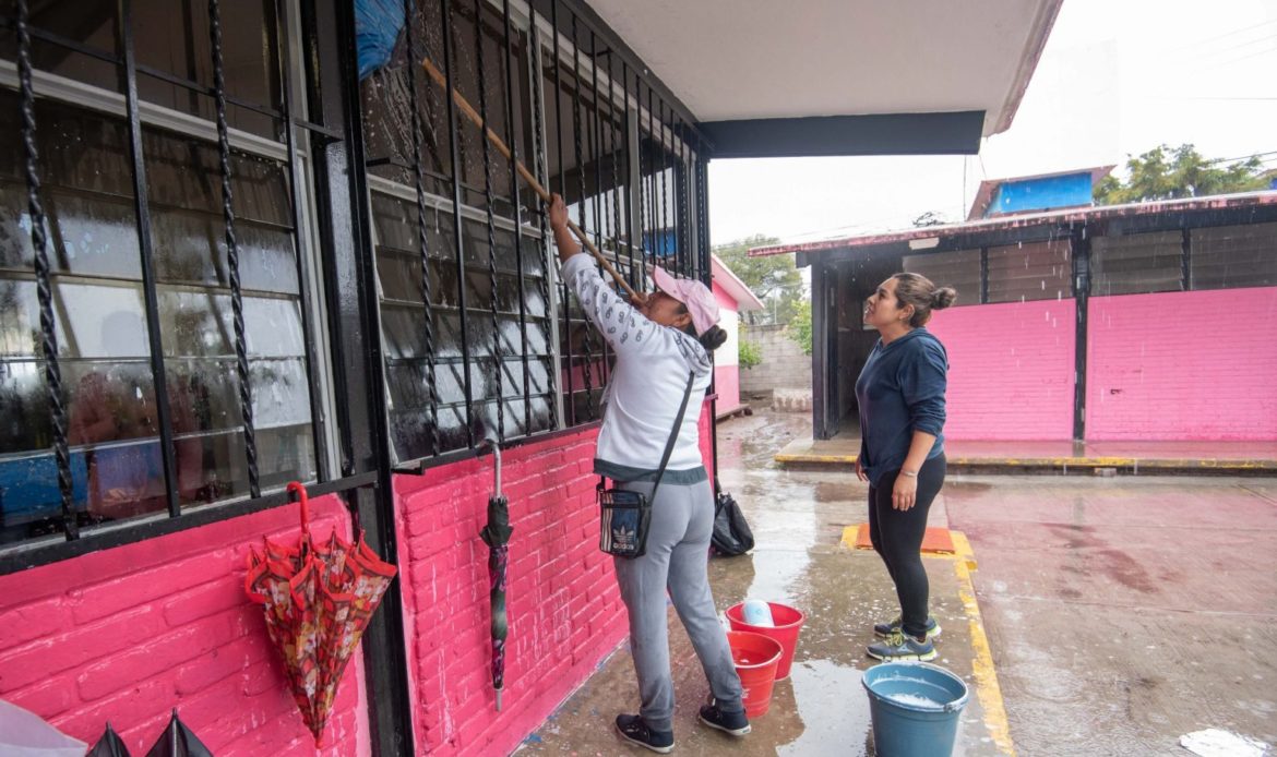 Continúa limpieza en escuelas en El Marqués