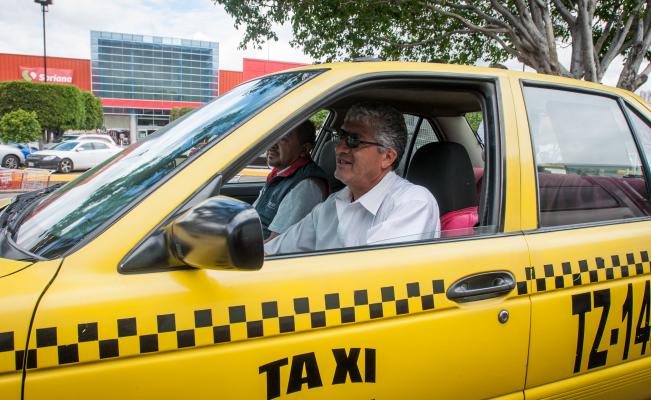 Buscan taxis amarillos recuperar confianza de usuarios