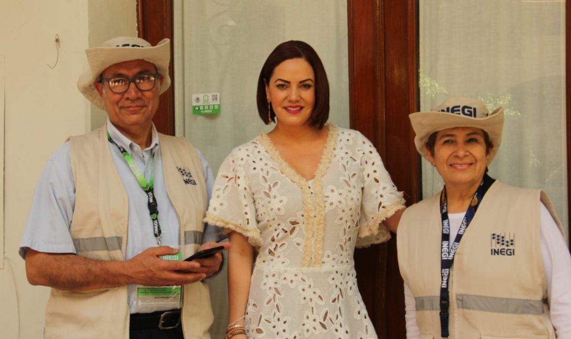 Recibe Karina Castro de Domínguez a Encuestadores del INEGI 2020