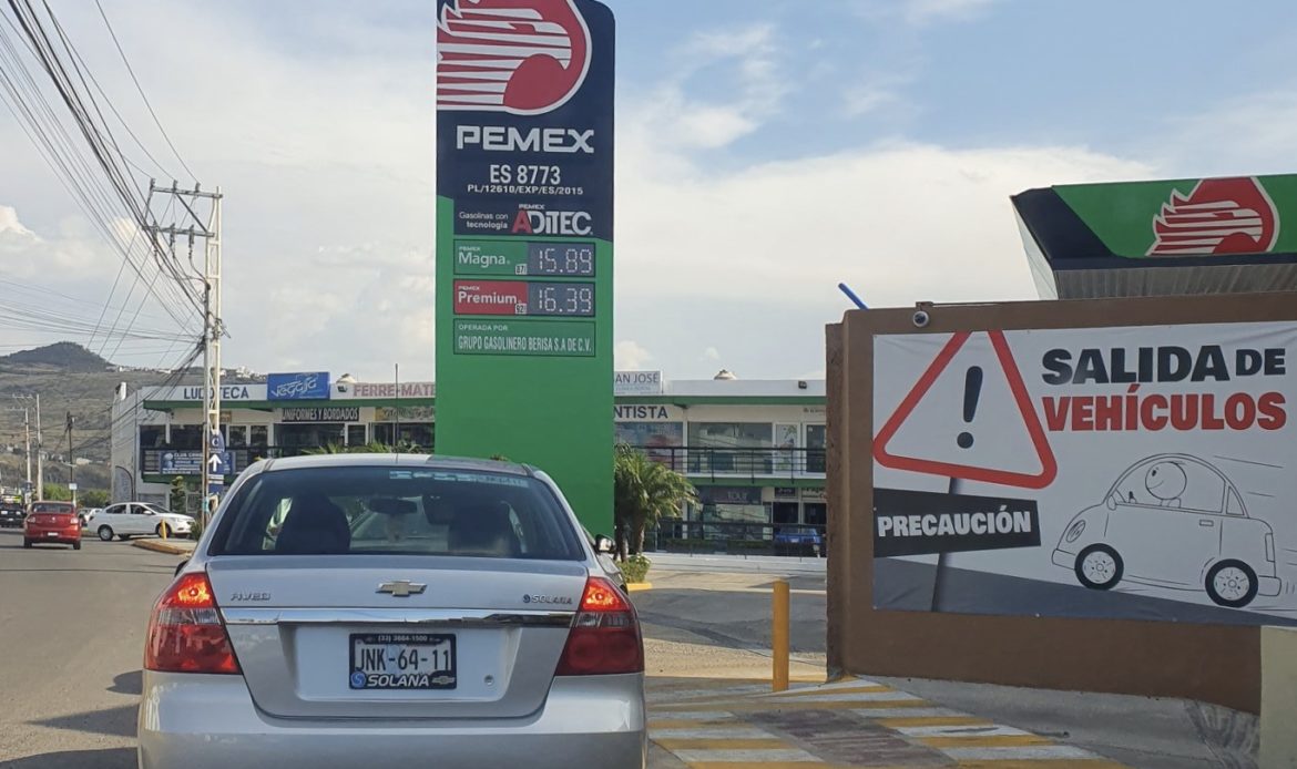 Gasolina en Querétaro continúa bajando