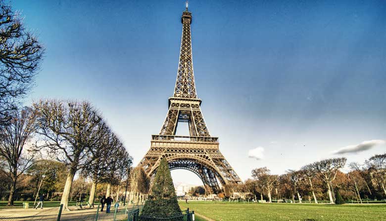 Feliz 131 cumpleaños a la Torre Eiffel