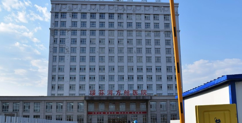 Para combatir otro posible brote del virus, China habilita un edificio en seis días 
