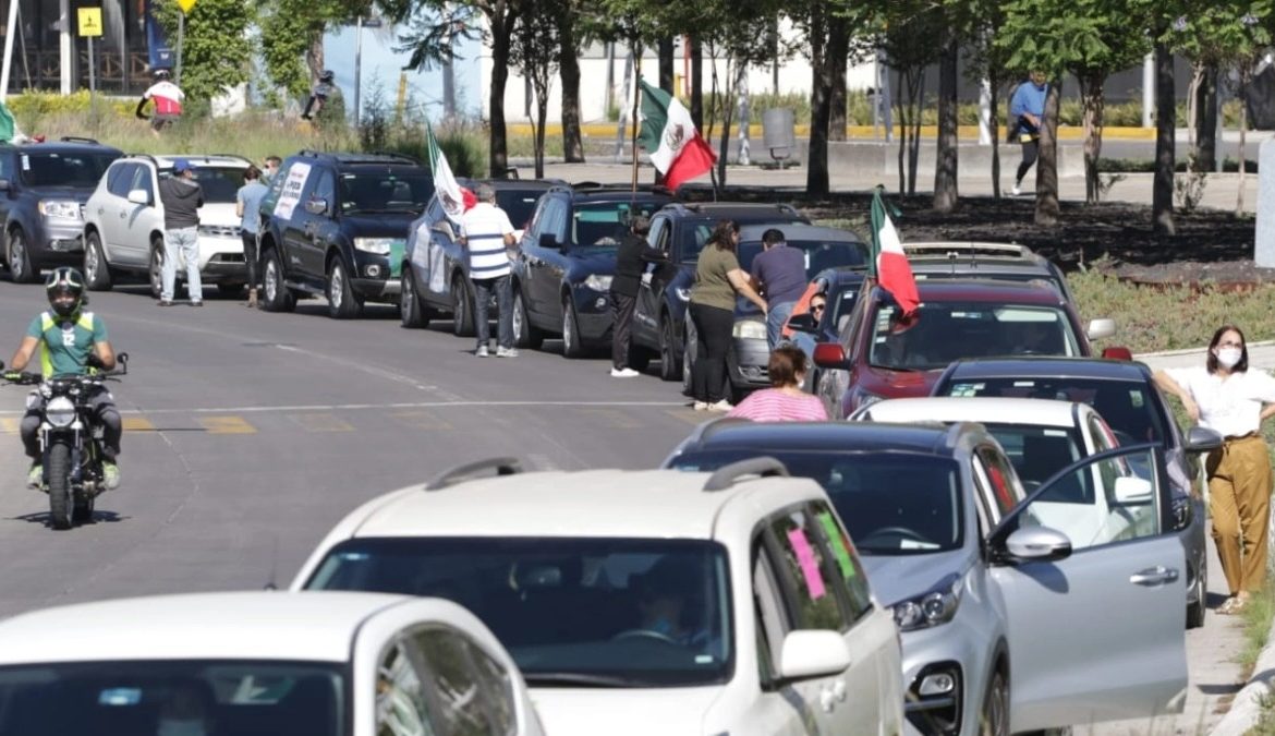 Se suma Puebla a caravana vehicular contra Amlo