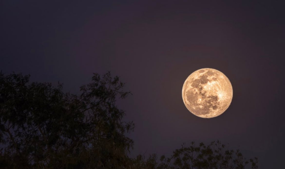 La luna puede influir en los signos del zodiaco 