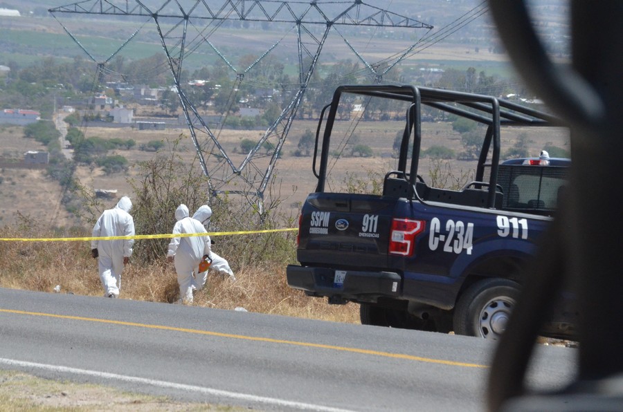 En carretera a comunidad de Tlacote, Querétaro hallan cadáver 