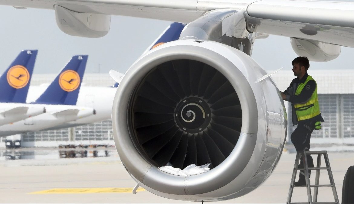 Debido a la pandemia, Lufthansa anuncia que prevé suprimir 22 mil empleos 