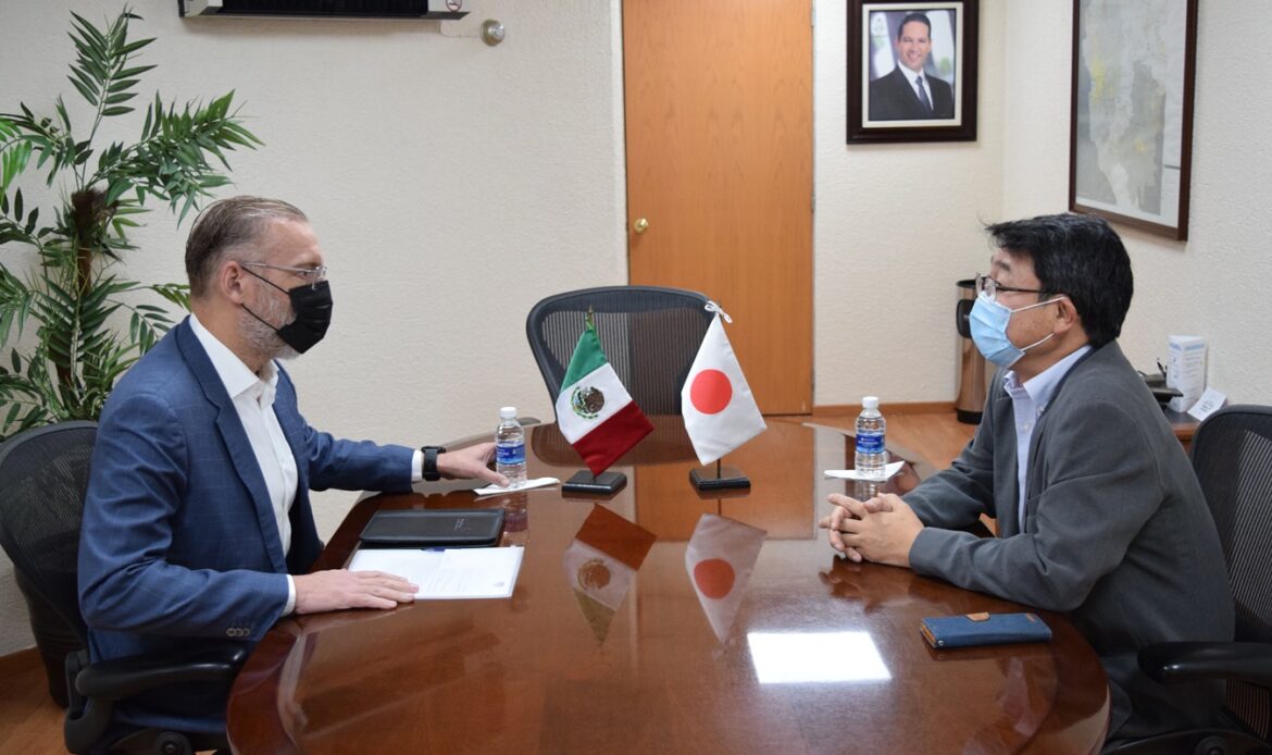Titular de SEDESU se reúne con el Cónsul de Japón en León