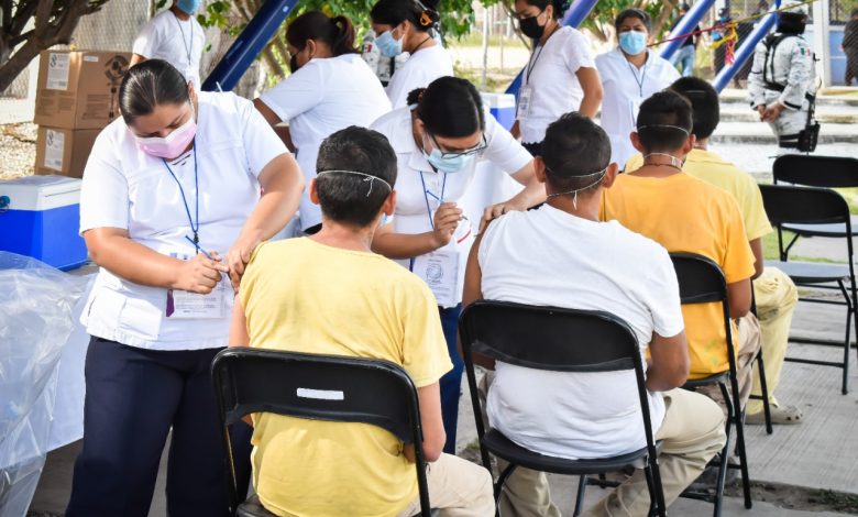 Vacunan contra Covid-19 a presos de Morelos