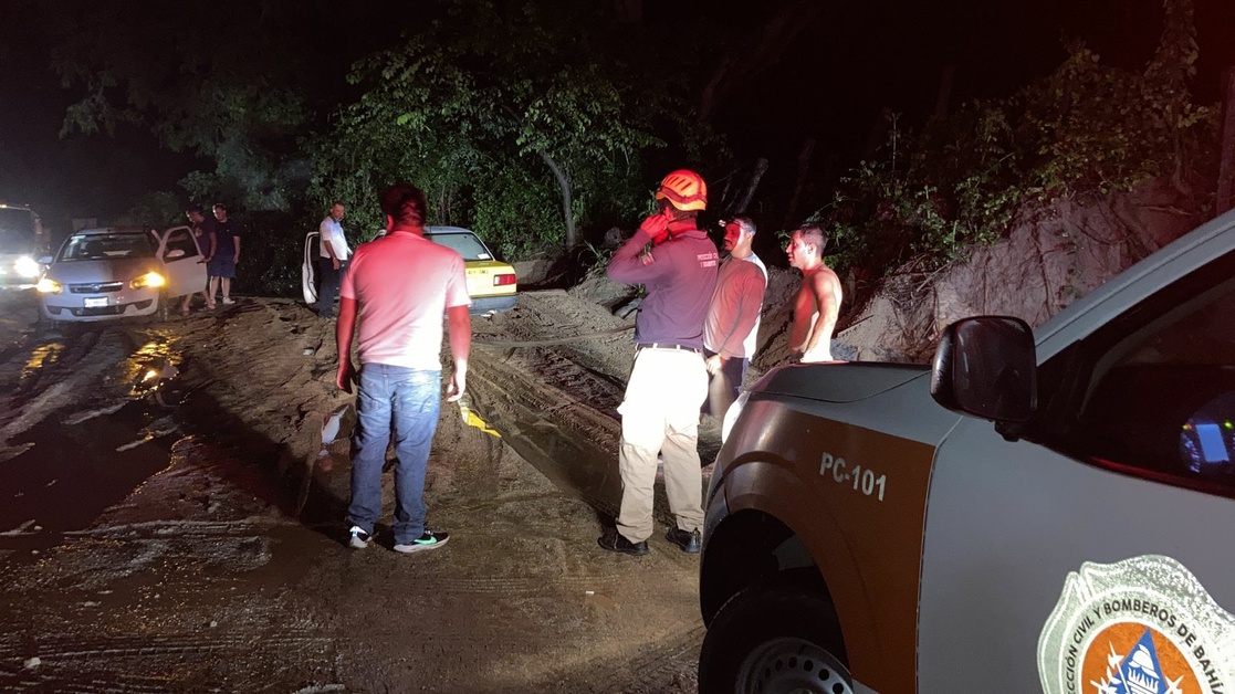 Reabren carretera Puerto Vallarta-Tepic afectada por derrumbe