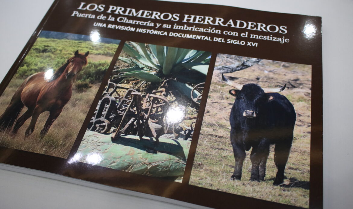 SECTUR presenta libro para promover la historia de la ch arrería en Querétaro