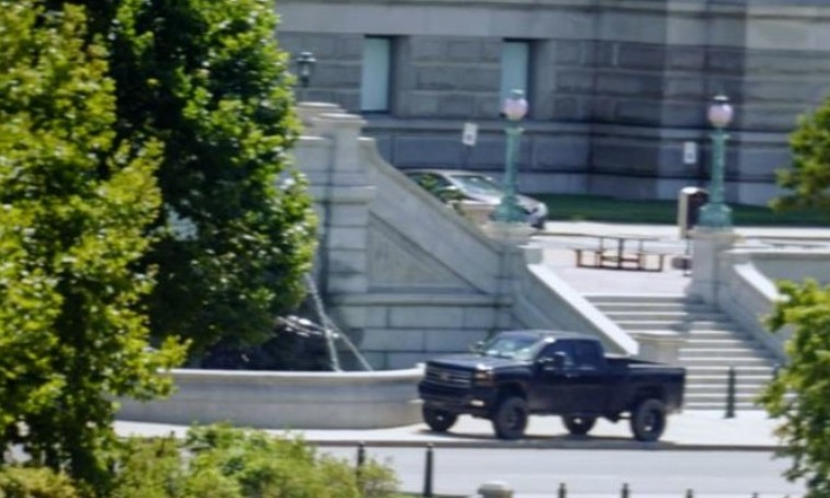 Se entrega sospechoso de tener una bomba frente al Capitolio de EU