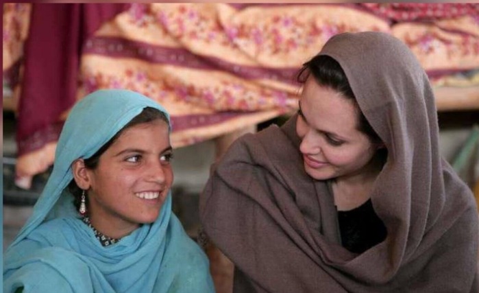 Abre Angelina Jolie cuenta en Instagram y comparte carta de joven afgana
