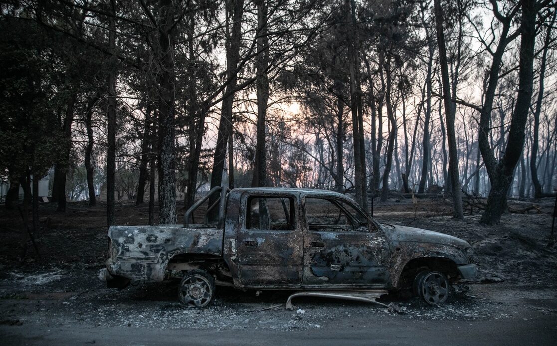 Continúan los incendios forestales en Grecia; desalojan localidades