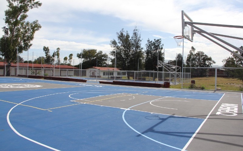 Invierte Sejuve 9 mdp en rehabilitación de espacios deportivos de seis planteles educativos