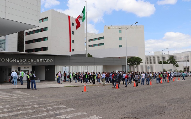 Realizan simulacro ‘sorpresa’ de evacuación por sismo en la Legislatura de Querétaro