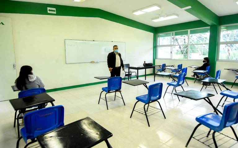 Por Covid, 40 salones cerrados en cuatro escuelas de Querétaro