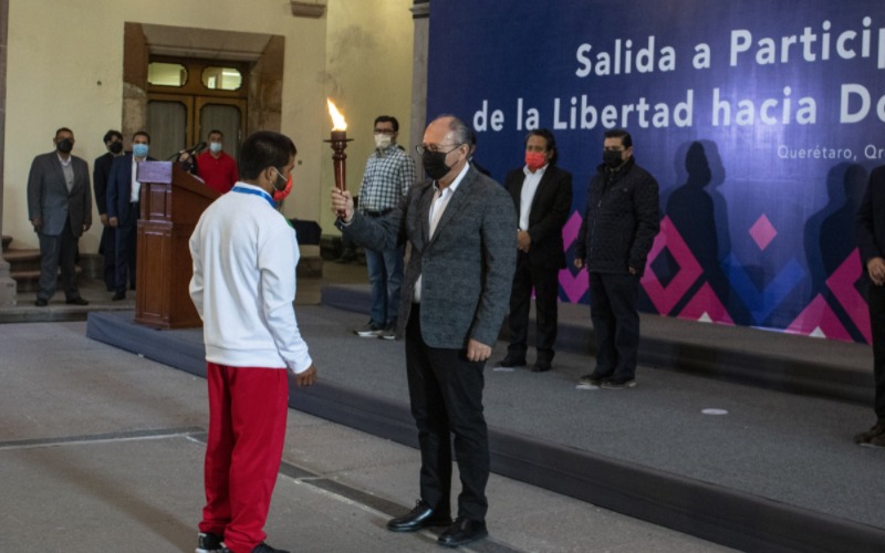 ‘Fuego simbólico de la libertad’ inicia su camino de Querétaro a Guanajuato