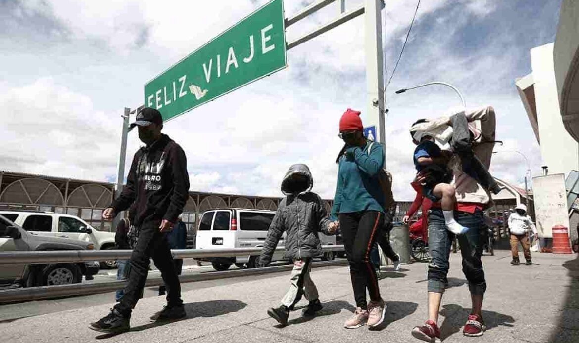 Frontera México-EU permanece cerrada por la variante Delta