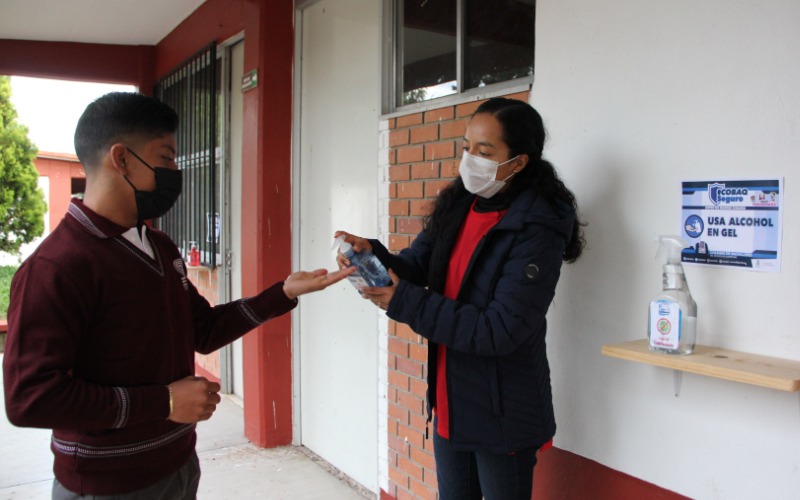 Van 82 casos de COVID-19 en escuelas de Querétaro