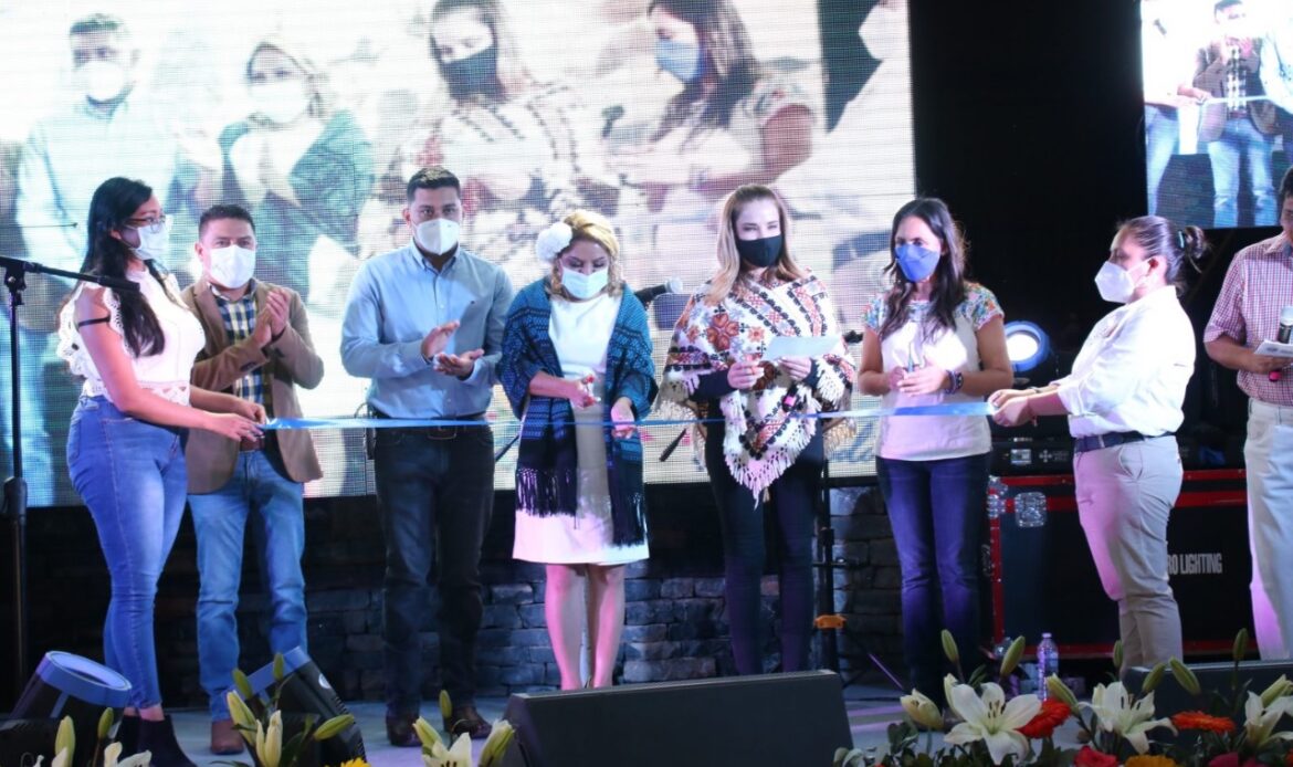 Inaugura SECTUR el Festival de Huapango en Ahuacatlán de Guadalupe