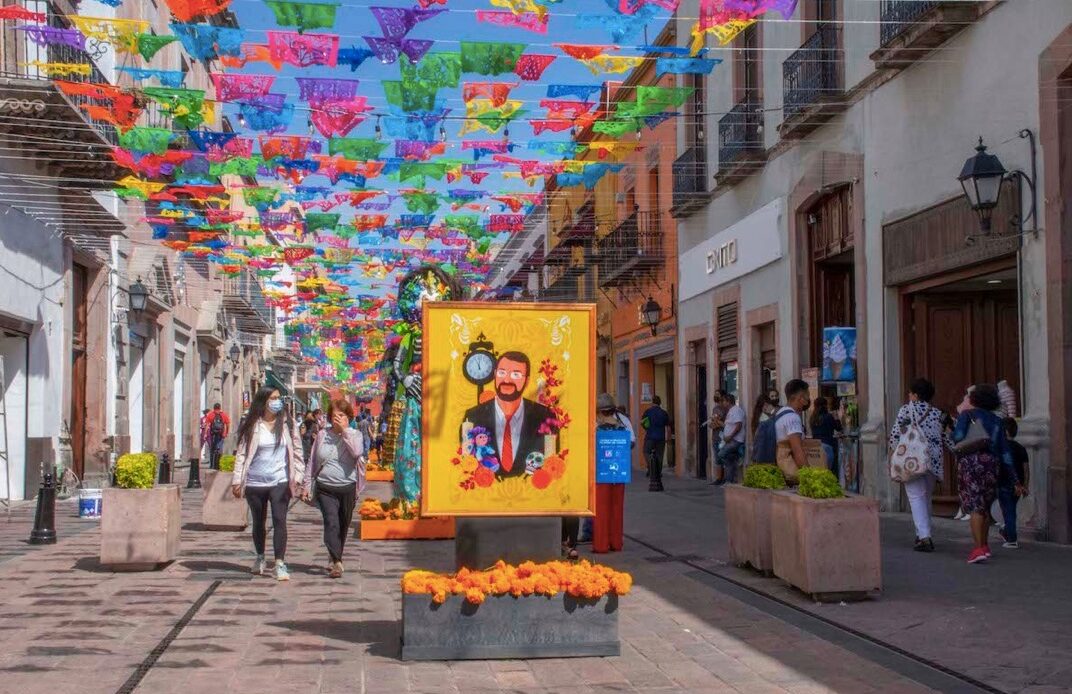 Como antes del Covid-19: festejos por el Día de Muertos regresan la vida a la capital de Querétaro