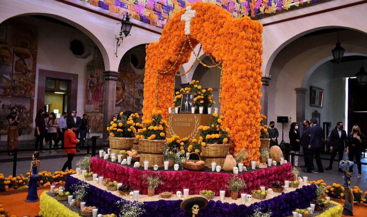 Inauguran altar de muertos en el Palacio de la Corregidora