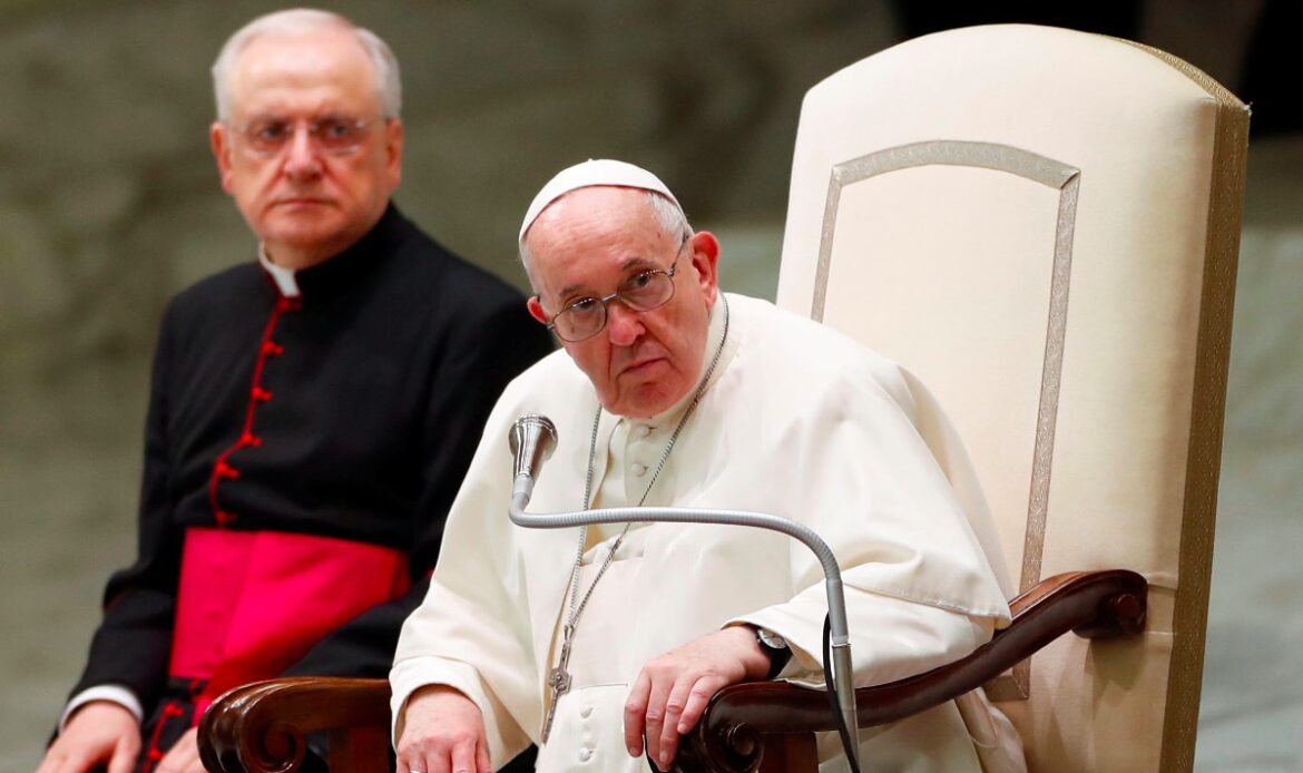 El Papa dice estar avergonzado porque Iglesia no priorizó a víctimas de abuso en Francia