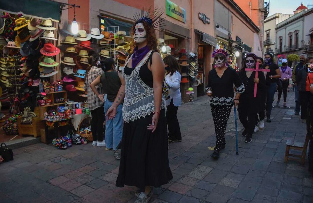 Con marcha del silencio, recuerdan en Querétaro a las víctimas de feminicidio