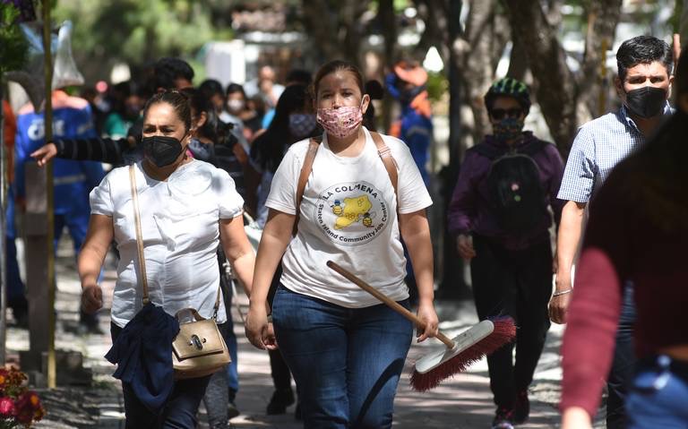 Música agridulce… y filtros sanitarios en los panteones de Querétaro