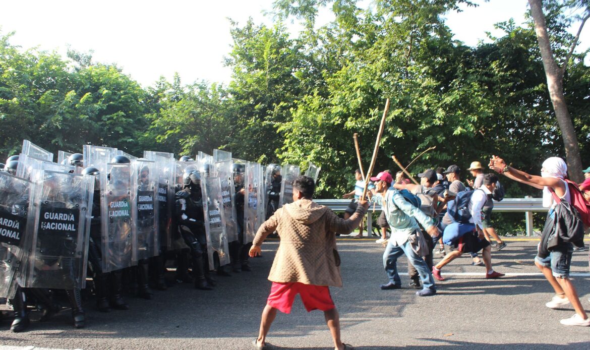 La Guardia Nacional se enfrenta con la caravana migrante en Chiapas