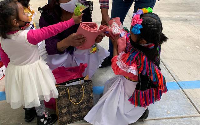 Benefician a cerca de 3 mil niños indígenas de Amealco
