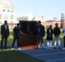 Develan placa en el Estadio Olímpico en el partido de Gallos Femenil