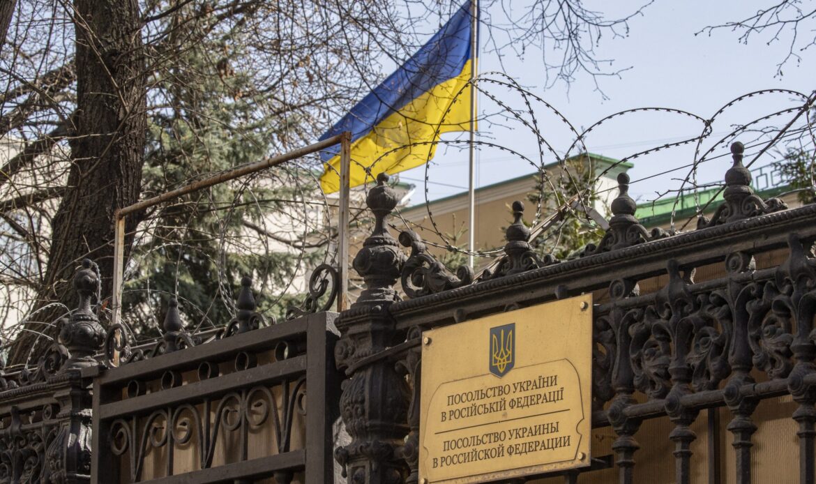 Ucrania rompe relaciones diplomáticas con Rusia