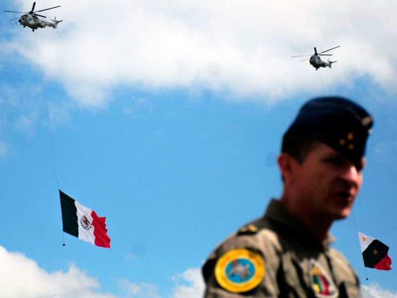 Desde Santa Lucía, López Obrador conmemora a la Fuerza Aérea