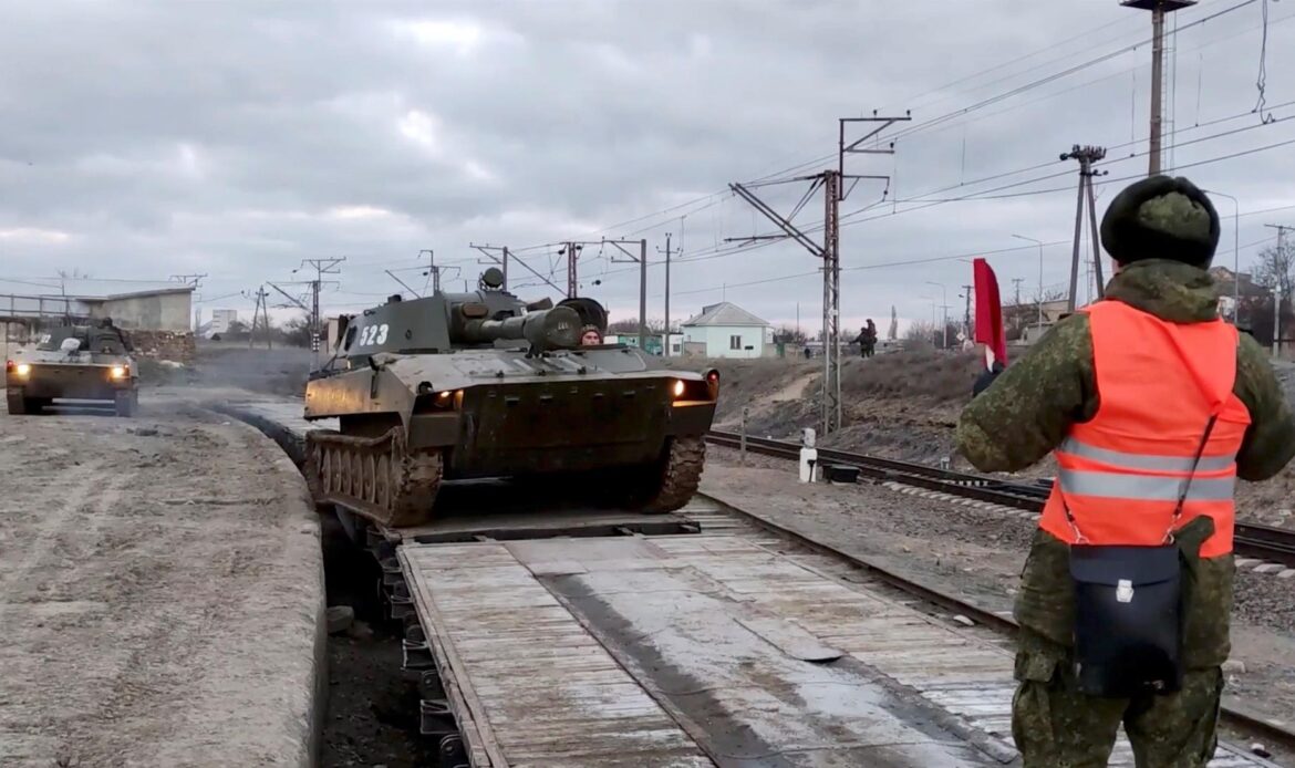Rusia anuncia que algunas unidades militares desplegadas cerca de Ucrania regresan a sus cuarteles