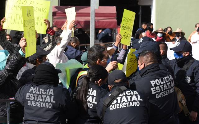 Conato de enfrentamiento entre Policía Estatal y manifestantes