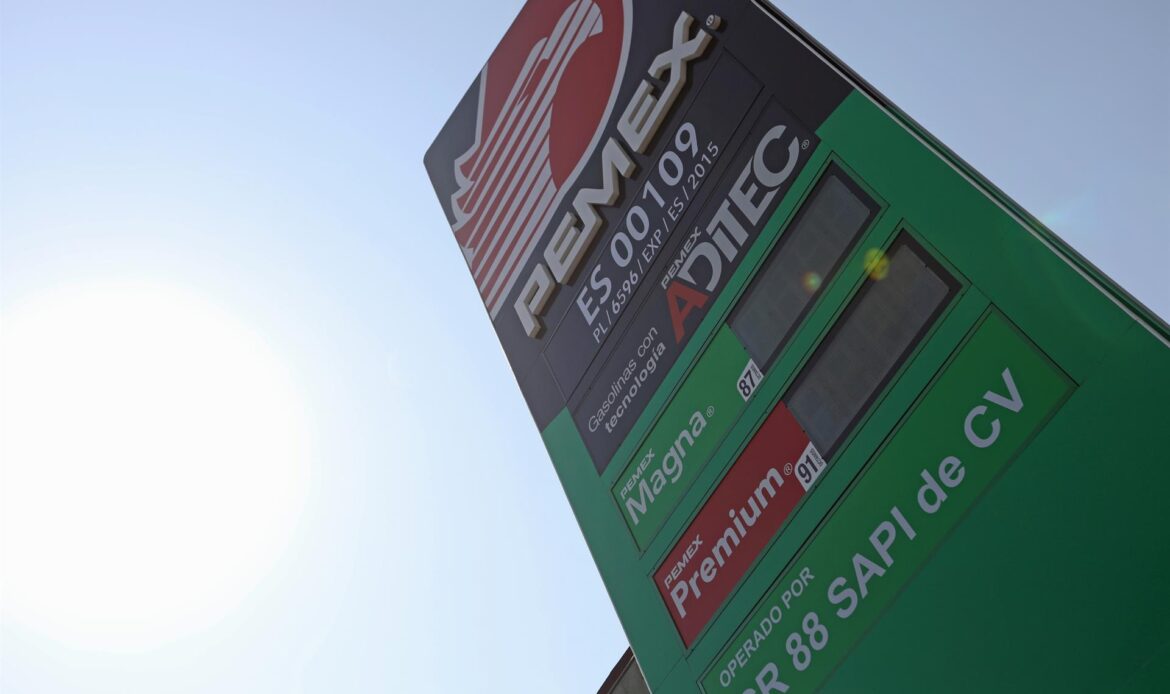Advierte AMLO que en CDMX se registran más abusos en precios de gasolinas